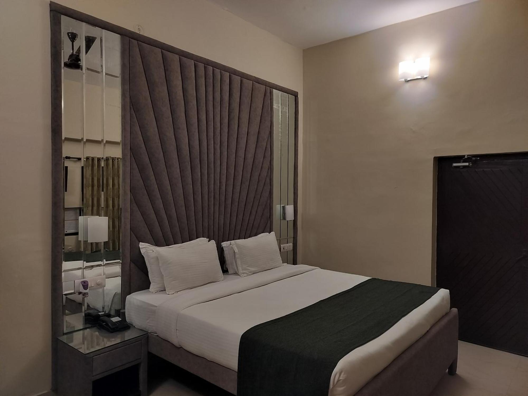 Bel-La Monde Hotel "Riverside" - Jim Corbett Garjia Exteriér fotografie